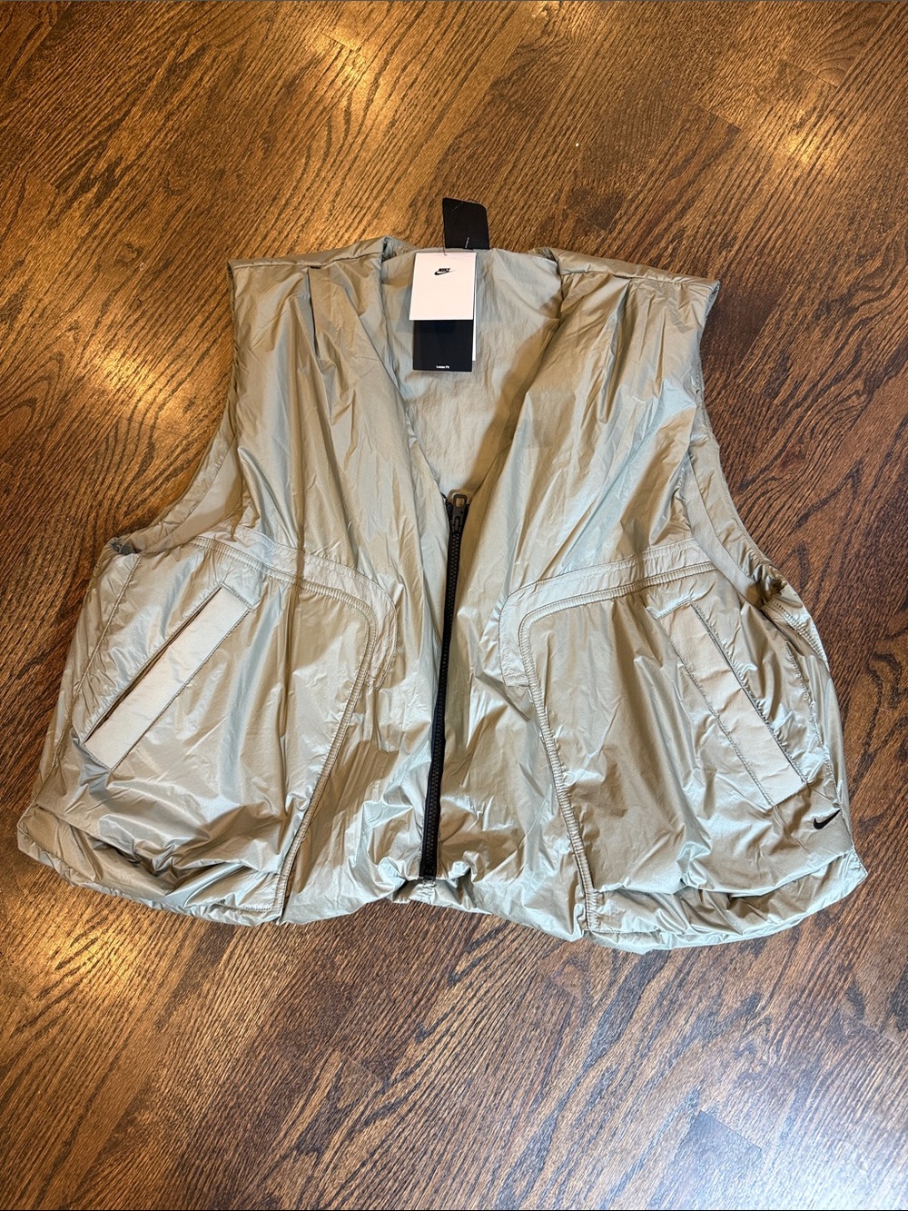 Nike men’s large loose fit vest Stone Packable Shell Vest